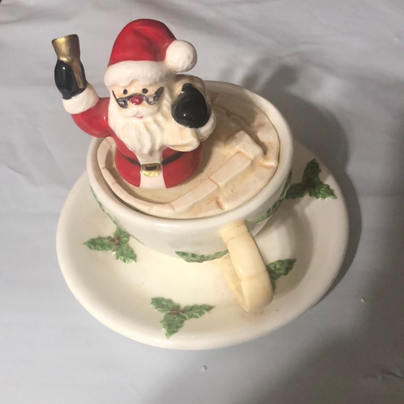 Santa in Tea Cup/Musical - Picture 1 of 4